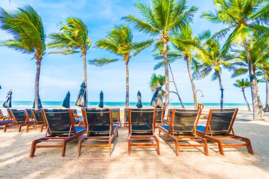 Şemsiye ve tropikal plaj sandalye