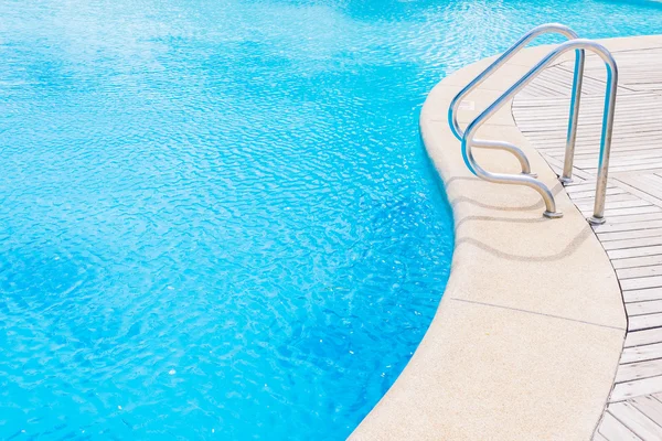 Hermosa piscina — Foto de Stock