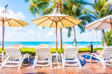 Güzel lüks şemsiye ve sandalye