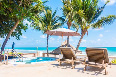 Güzel lüks şemsiye ve sandalye