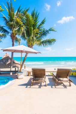 Güzel lüks şemsiye ve sandalye