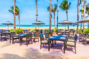 Şemsiye ve tropikal plaj sandalye