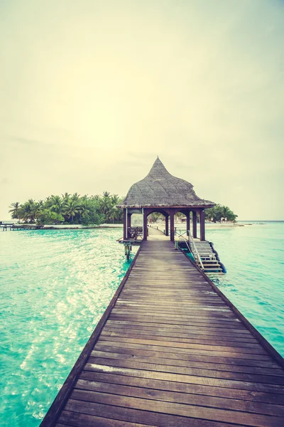 Prachtig eiland op de Malediven met strand en zee — Stockfoto
