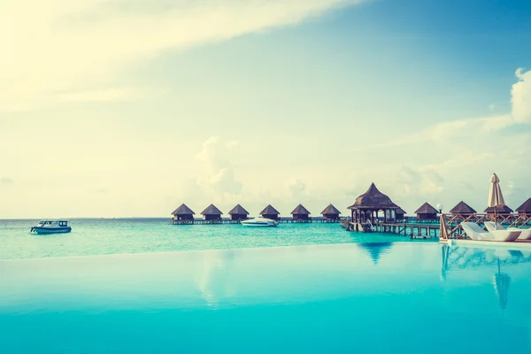 Bella piscina all'aperto di lusso — Foto Stock