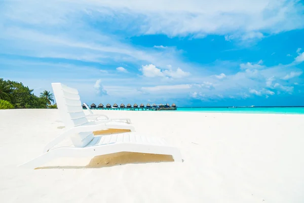 Playa tropical y mar alrededor del complejo hotelero — Foto de Stock