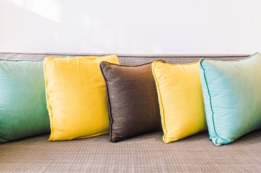 Güzel lüks yastıklar Divan