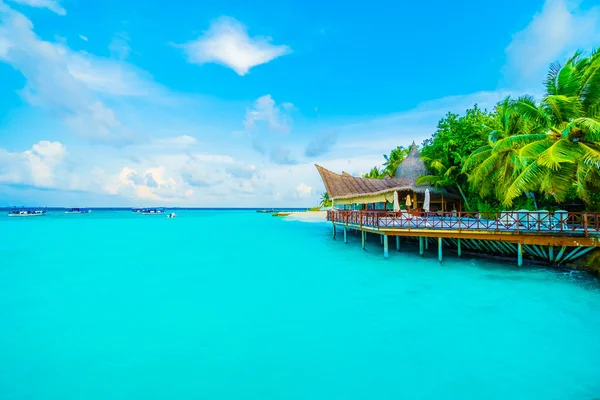 Krásný tropické maledivy resort hotel — Stock fotografie
