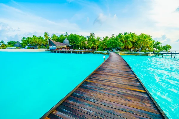 Krásný tropické maledivy resort hotel — Stock fotografie