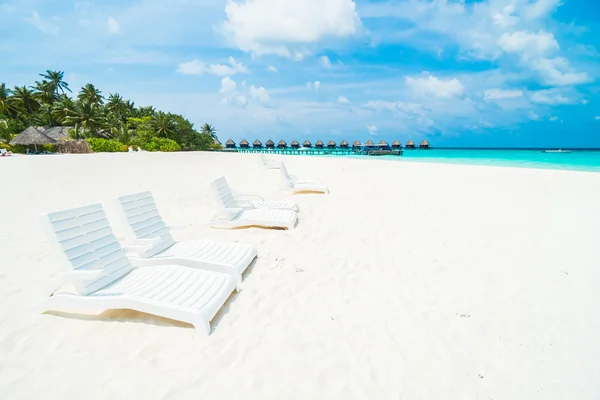 Tropical beach and sea around hotel resort — Stock Photo, Image