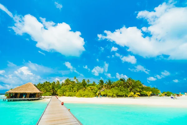 Tropical beach and sea in maldives island — Stock Photo, Image
