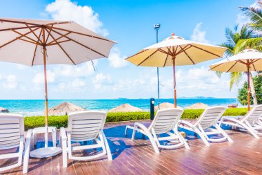 Güzel lüks şemsiye ve sandalye