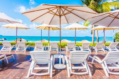 Güzel lüks şemsiye ve sandalye