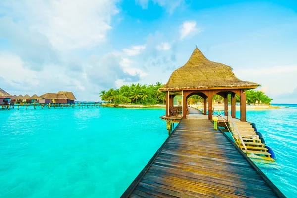 Güzel tropikal maldivler tatil beldesi — Stok fotoğraf