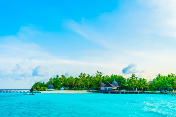 Piękne tropikalne Malediwy resort hotel — Zdjęcie stockowe