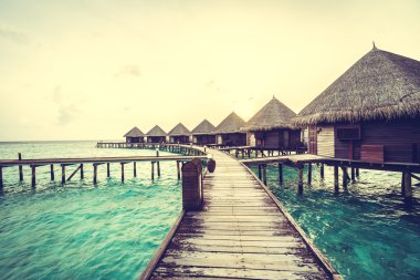 Maldivler Adası üzerinde güzel tropikal gün batımı