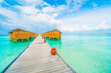 Güzel tropikal plaj ve deniz