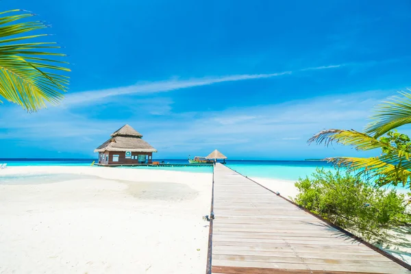 Красивые тропические Мальдивы курортный отель — стоковое фото