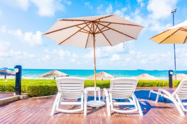 Güzel lüks şemsiye ve sandalye