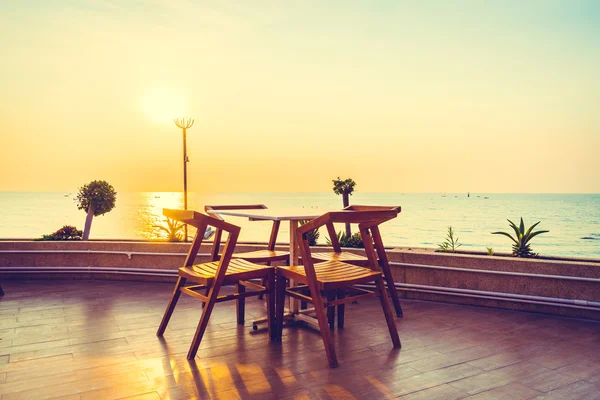 Lege stoel en tafel — Stockfoto