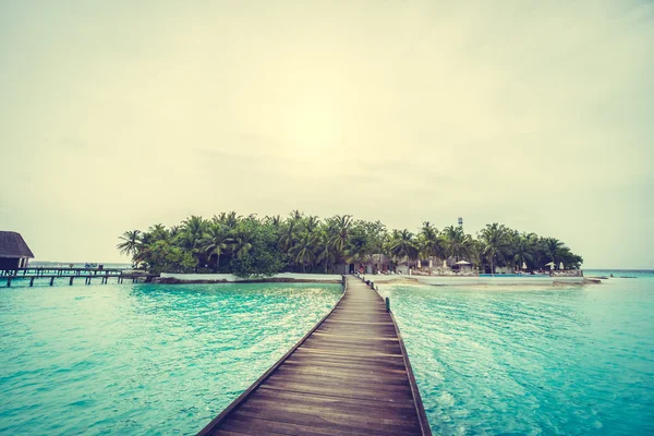 美丽的马尔代夫岛，有海滩和大海 — 图库照片