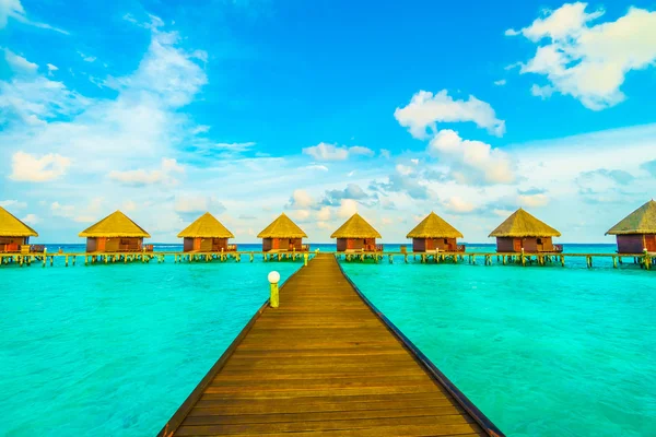 Nádherný ostrov Maledivy s pláží a mořem — Stock fotografie