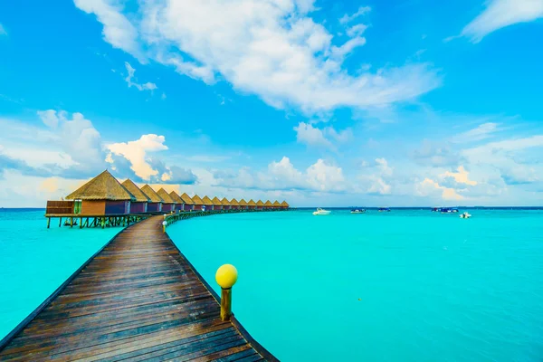 Belo hotel resort de maldivas tropicais — Fotografia de Stock