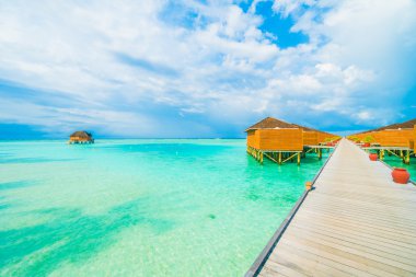 Güzel tropikal plaj ve deniz