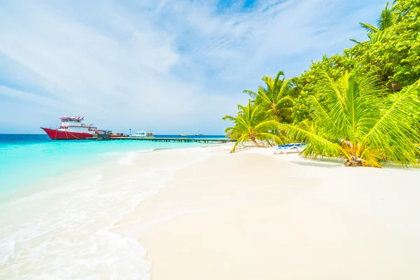 Hermoso hotel resort maldivas tropicales — Foto de Stock