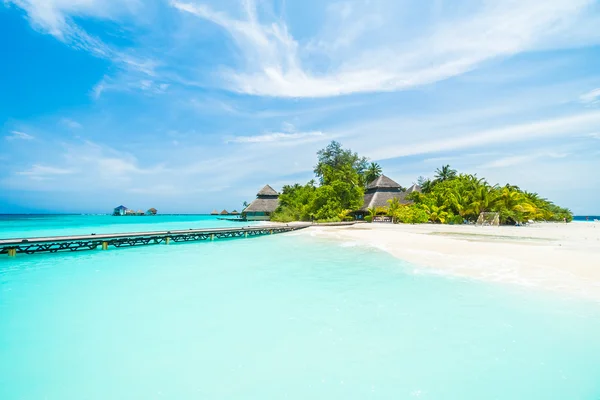 Beautiful tropical Maldives resort hotel — Stock Photo, Image