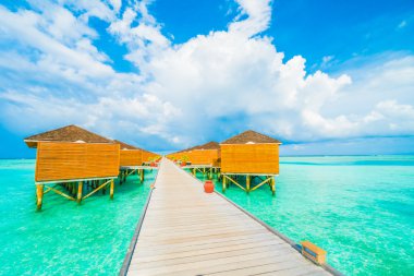 Güzel tropikal plaj ve deniz