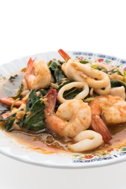 Baharatlı deniz ürünleri fesleğen