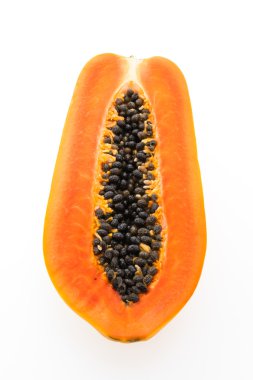 Beyaz arka planda papaya meyvesi