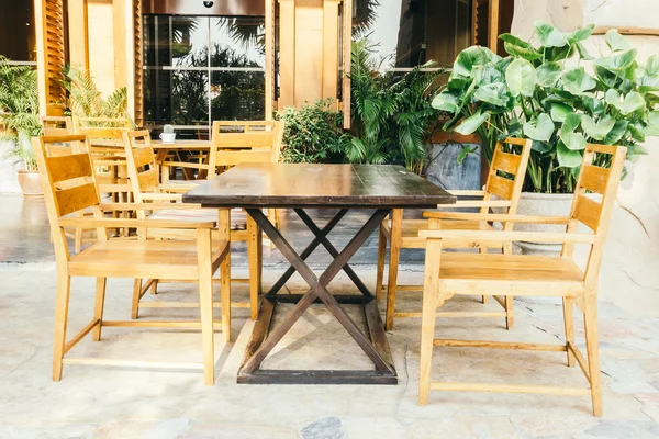 Lege tafel en stoel — Stockfoto