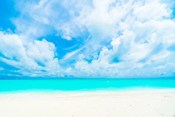 열 대 해변과 몰디브 섬에 바다 — 스톡 사진