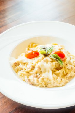 Leziz spagetti carbonara