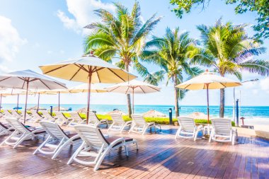 Güzel lüks şemsiye ve sandalye