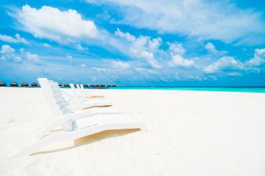 Şemsiye ve güzel tropikal plaj sandalye