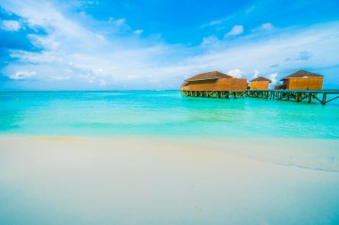 Güzel tropikal plaj ve deniz