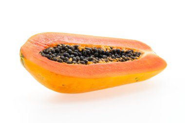Beyaz arka planda papaya meyvesi