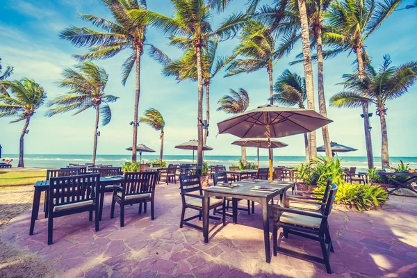 Şemsiye ve tropikal plaj sandalye