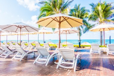 Güzel lüks şemsiye ve sandalye