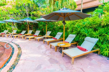 Otel havuzunda yüzme havuzu