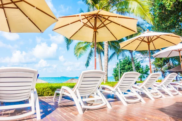 Güzel lüks şemsiye ve sandalye