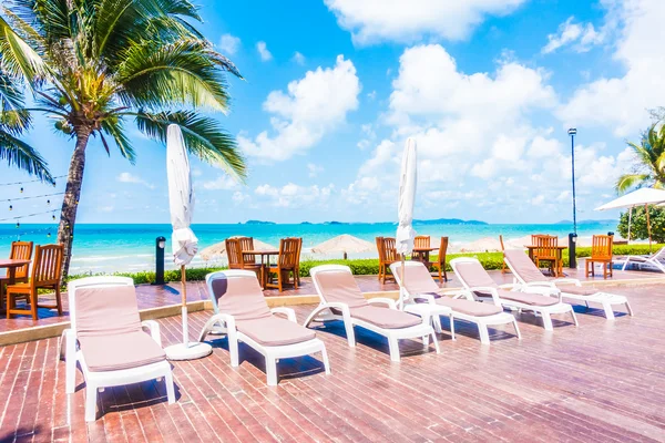 Güzel lüks şemsiye ve sandalye