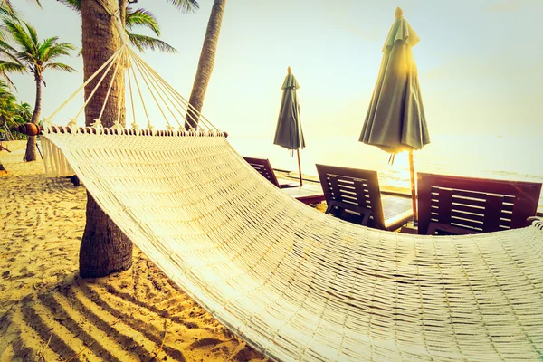 Empty hammock on beach — Stock Photo, Image