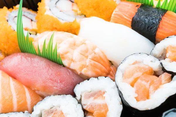 Sushi de mariscos estilo comida japonesa — Foto de Stock