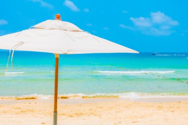 Güzel tropikal plaj ve deniz