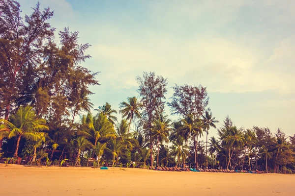 Belle plage tropicale et mer — Photo