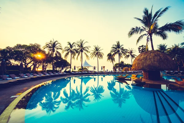 Hermosa piscina —  Fotos de Stock