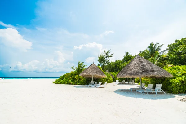 Şemsiye ve güzel tropikal plaj sandalye